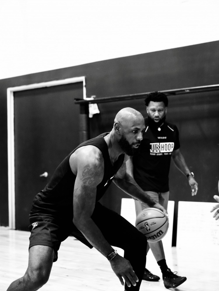 摄影师晒詹姆斯韦德合练照 詹韦连线再现训练场