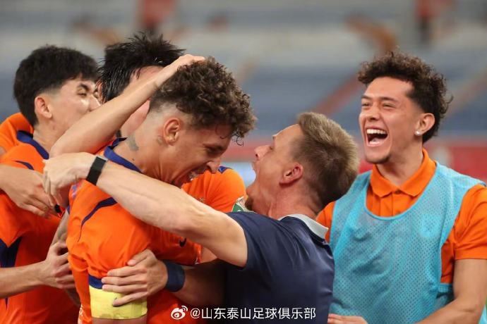 泰山2-1逆转津门虎 残阵混编新老合力拿下三分 泰山2-1逆转津门虎 残阵混编新老合力拿下三分