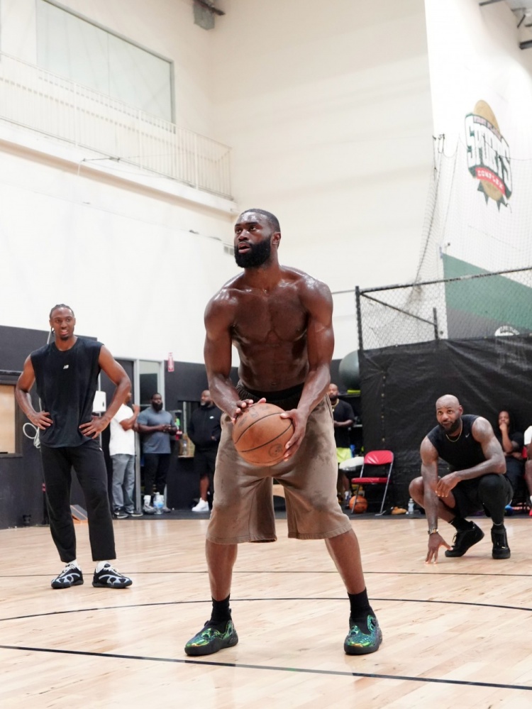 LBJ、马克西、布朗合练照流出 LBJ、马克西、布朗合练照流出
