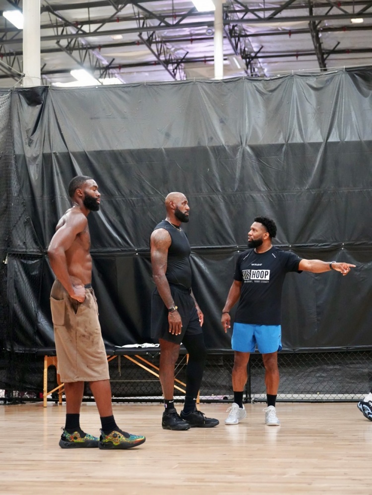 LBJ、马克西、布朗合练照流出 LBJ、马克西、布朗合练照流出