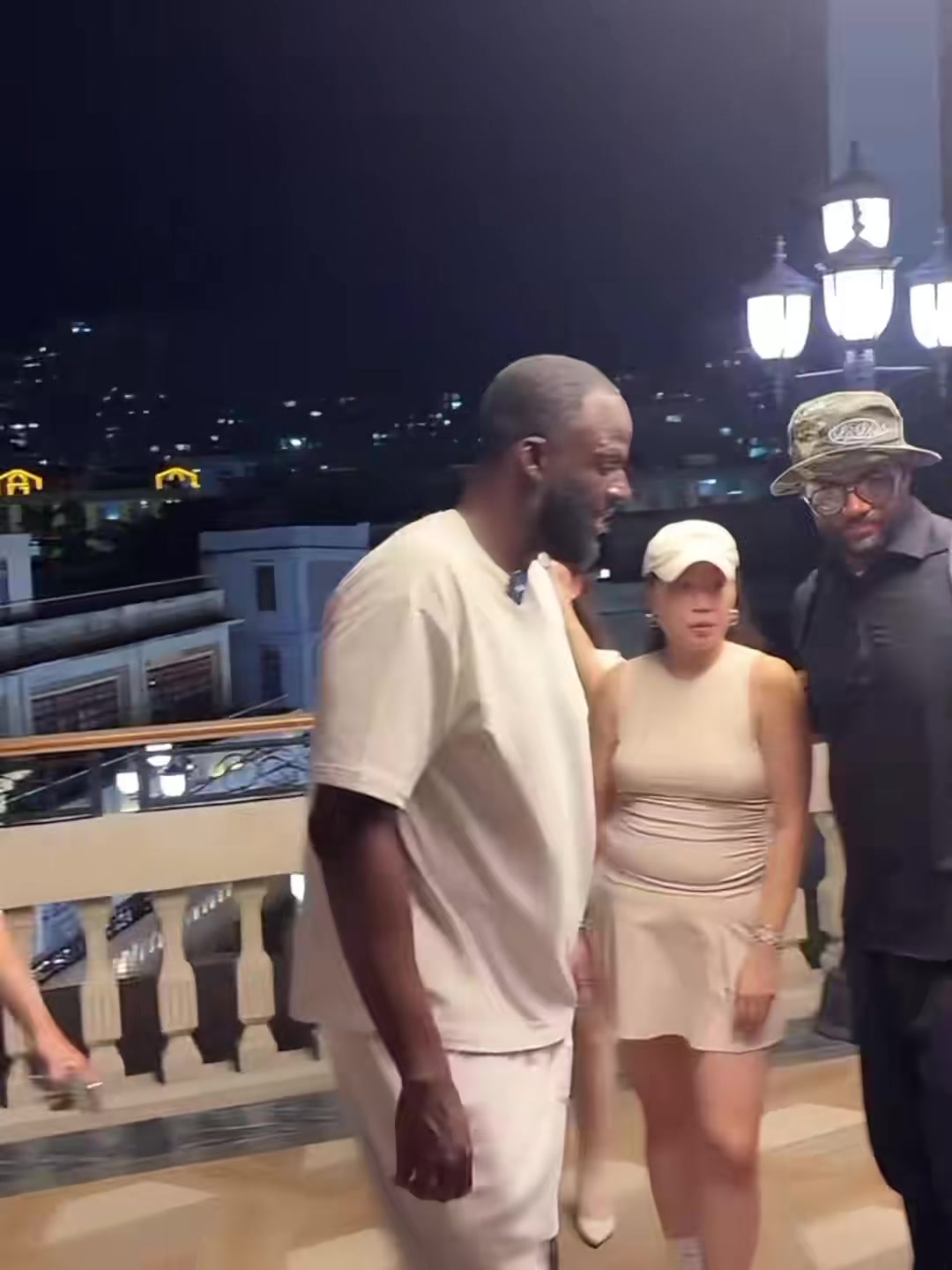 追梦格林潮汕行 汕头小公园喝功夫茶看夜景 追梦格林潮汕行 汕头小公园喝功夫茶看夜景