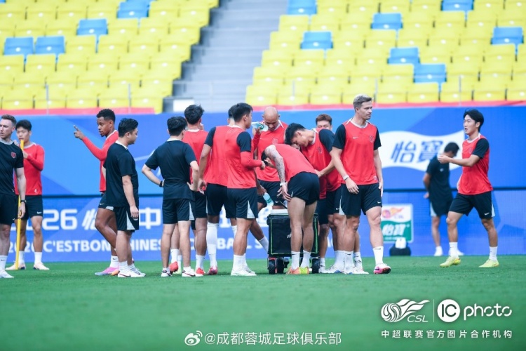 阿洛伊西:上轮胜利提升信心 定位球攻防仍是重点 阿洛伊西:上轮胜利提升信心 定位球攻防仍是重点