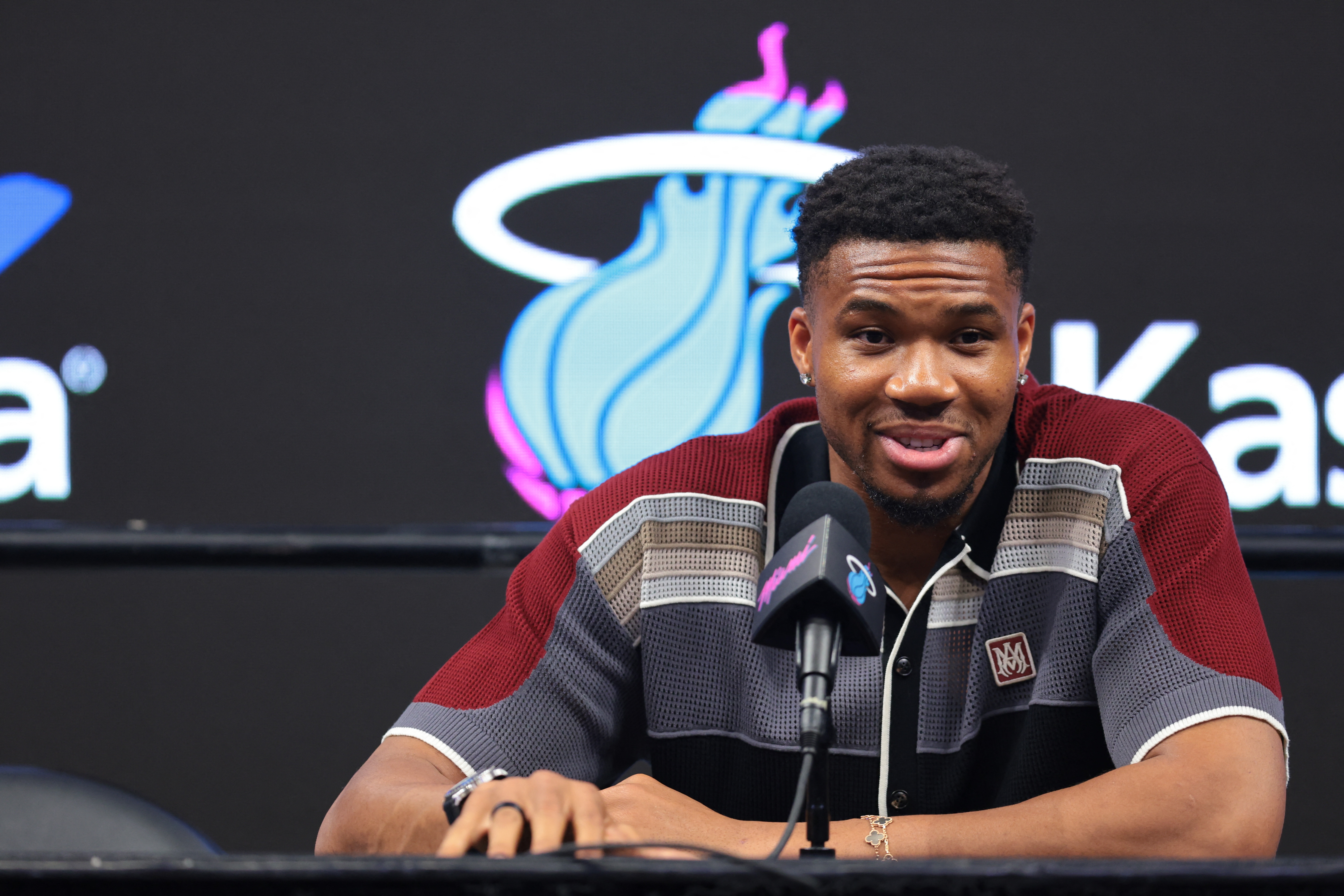 留住主力+补强短板+降税 骑士操作拉满为何还是东部第三档球队? 留住主力+补强短板+降税 骑士操作拉满为何还是东部第三档球队?