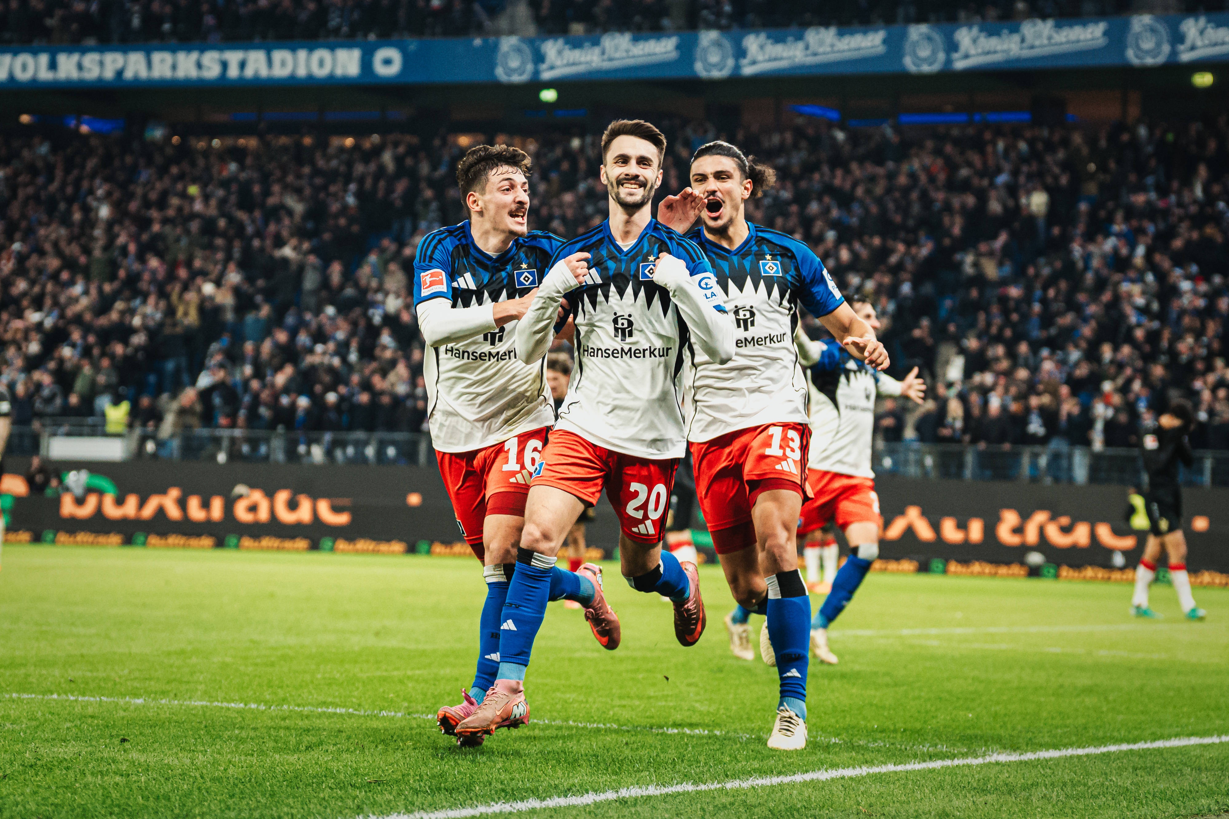 德天空：法比奥·维埃拉通过汉堡体检明日签约，转会费900万欧