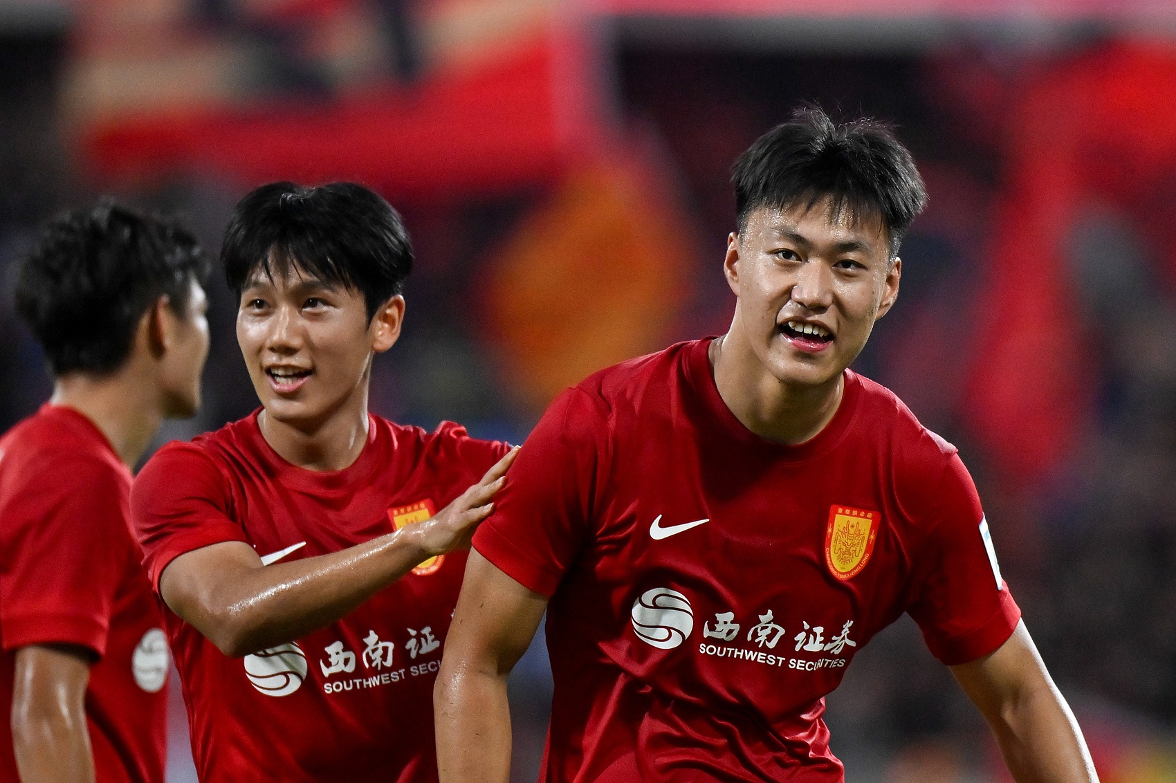 杜月徵：期待创造重庆足球最好成绩 向余望、吴永强加练频次很高