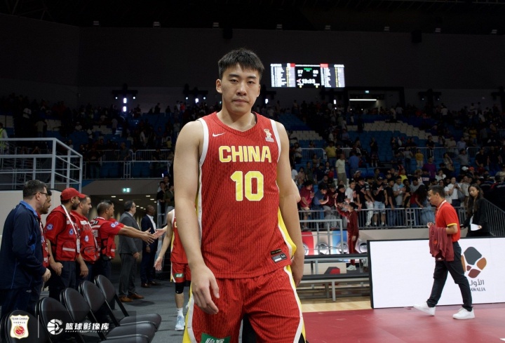 媒体人:香港金牛凭借他多方面的的“优势”拿下王俊杰 是场暗战 媒体人:香港金牛凭借他多方面的的“优势”拿下王俊杰 是场暗战