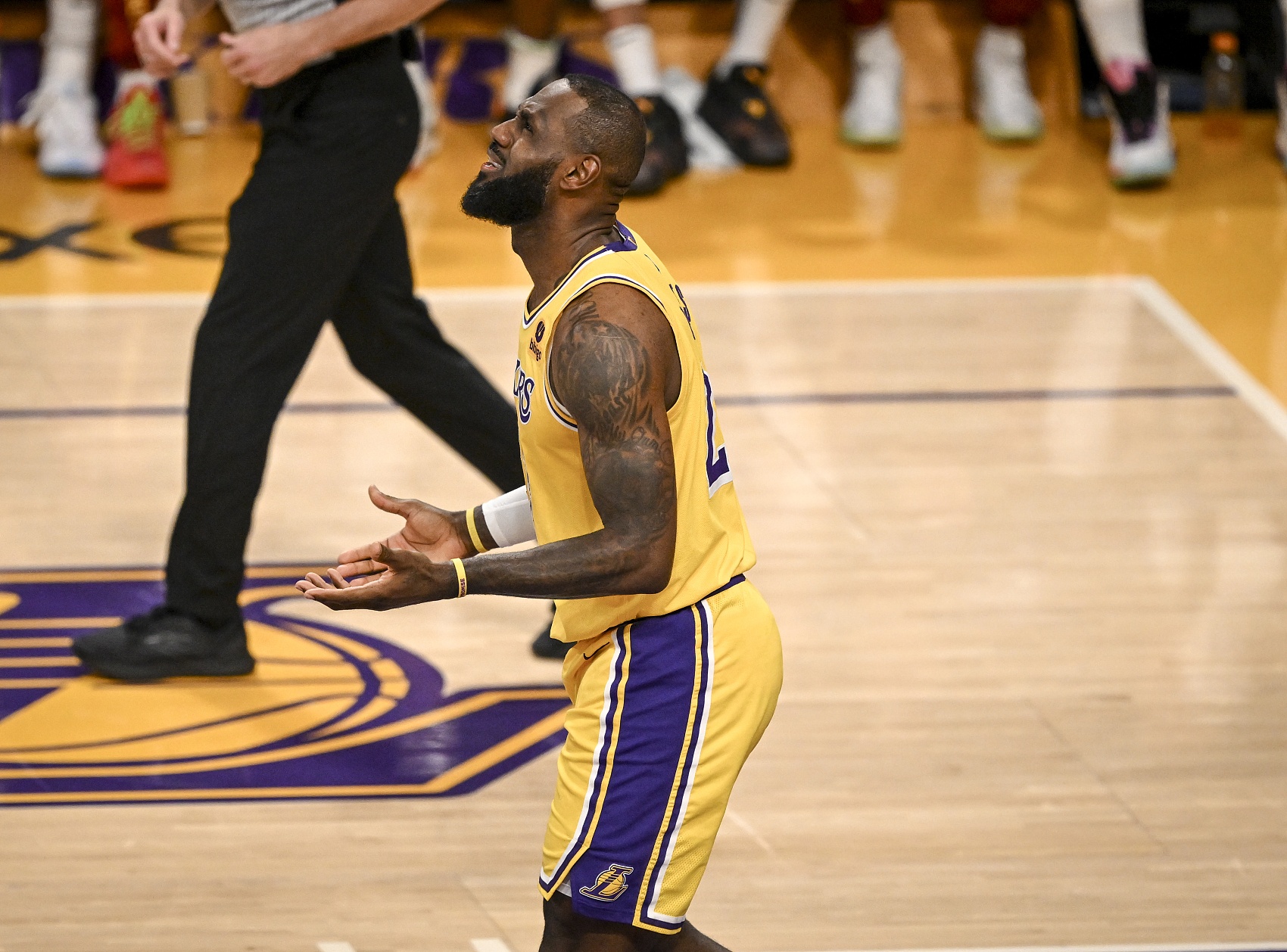 夸梅：NBA包庇老詹走步纯粹是造星 换我这么走早主动把球给对面了